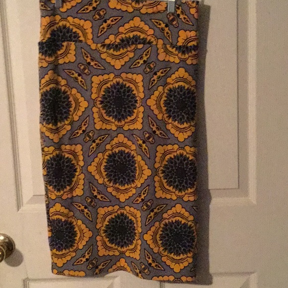 LuLaRoe Dresses & Skirts - Gently used Cassie skirt